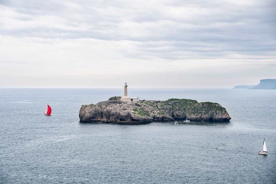 Cortina Beatriz voil liso com blackout 1,80m (A) X 2,80m (L) - Indicada para varão de 2m
